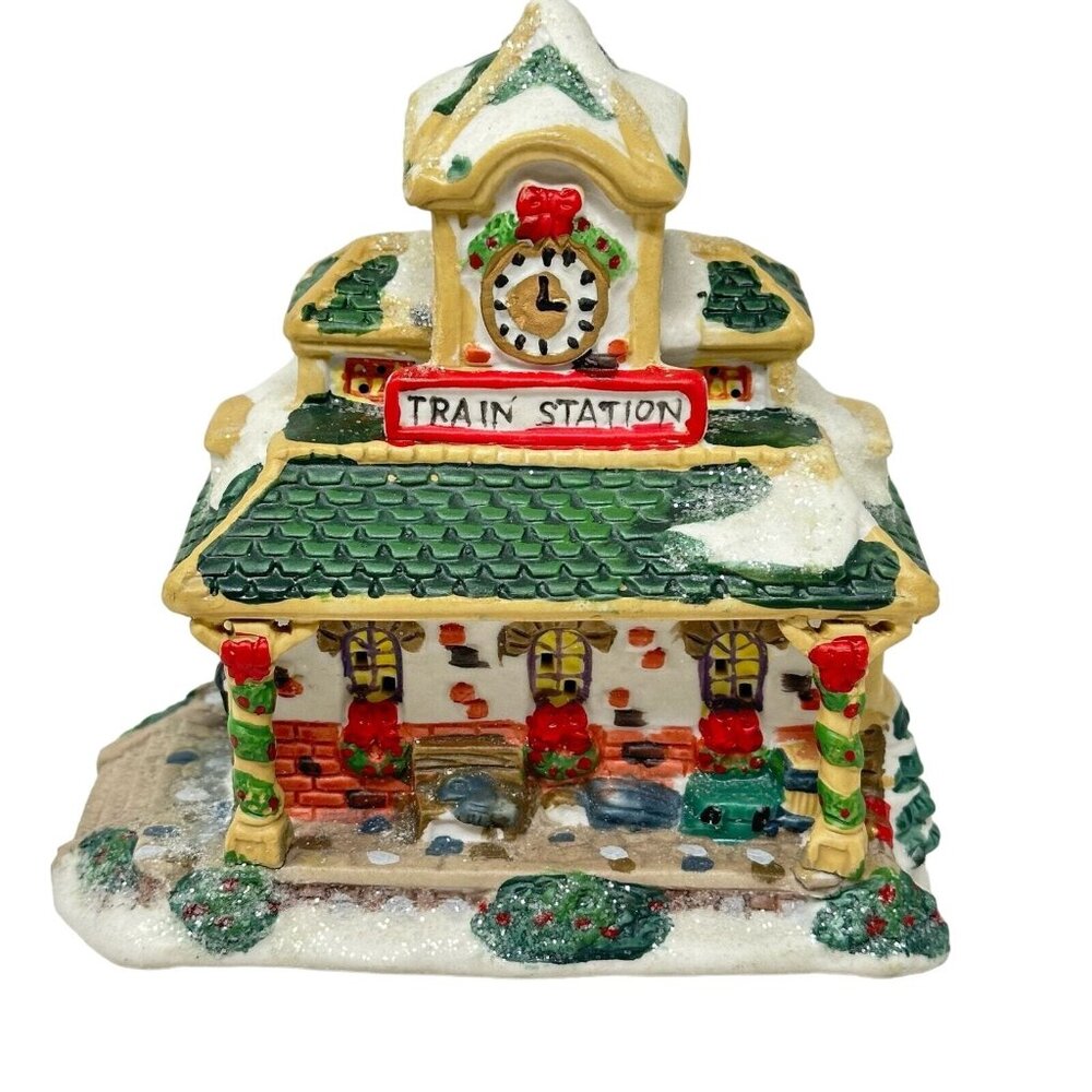Cobblestone Corners Christmas Village Train Station 2003 Town Clock